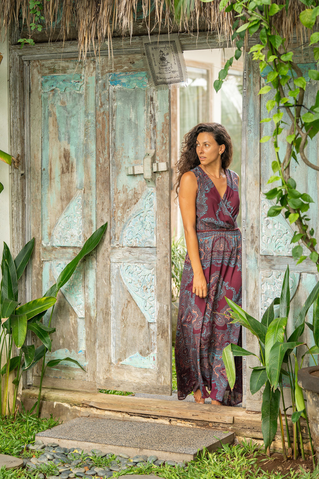 abito lungo estivo leggero smanicato incrociato stampa Paisley boho chic bordeaux elegante