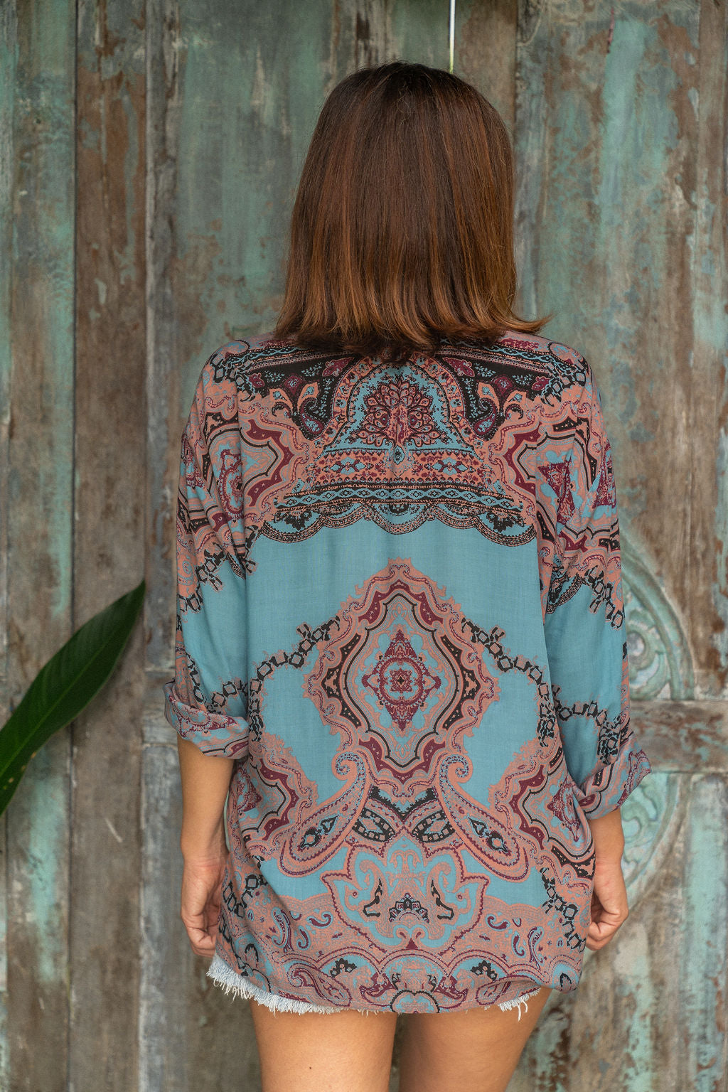 camicia leggera donna paisley blu azzurro rosa in viscosa fresca ideale per il caldo in viaggio, in vacanza e città retro