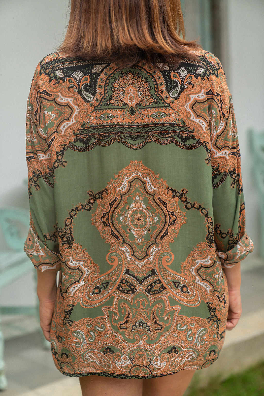 camicia leggera donna stampa paisley verde in tessuto fresco estivo ideale per viaggio vacanza e città retro