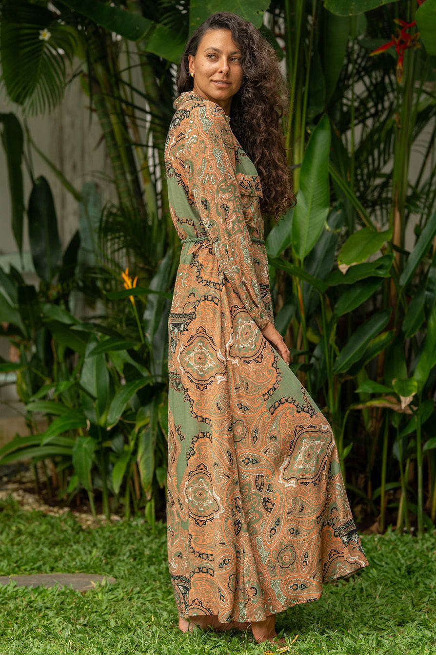 chemisier lungo leggero stampa Paisley verde nero arancione resort wear laterale