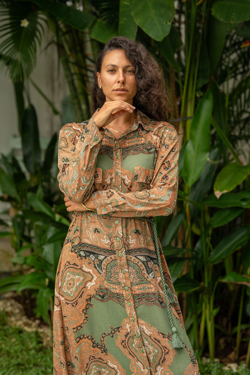 chemisier lungo leggero primavera estate stampa Paisley verde nero arancione resort wear dettaglio frontale