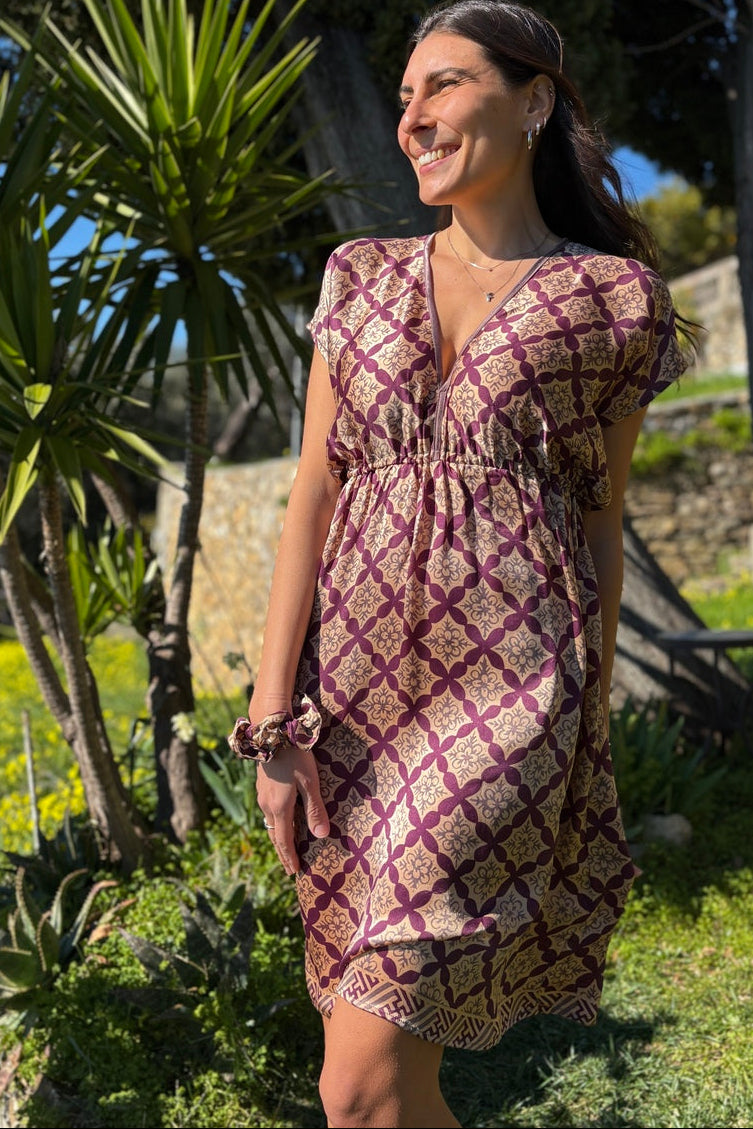 abito corto al ginocchio seta batik chic viole beige oro ideale cocktail festa laurea frontale lapeapois