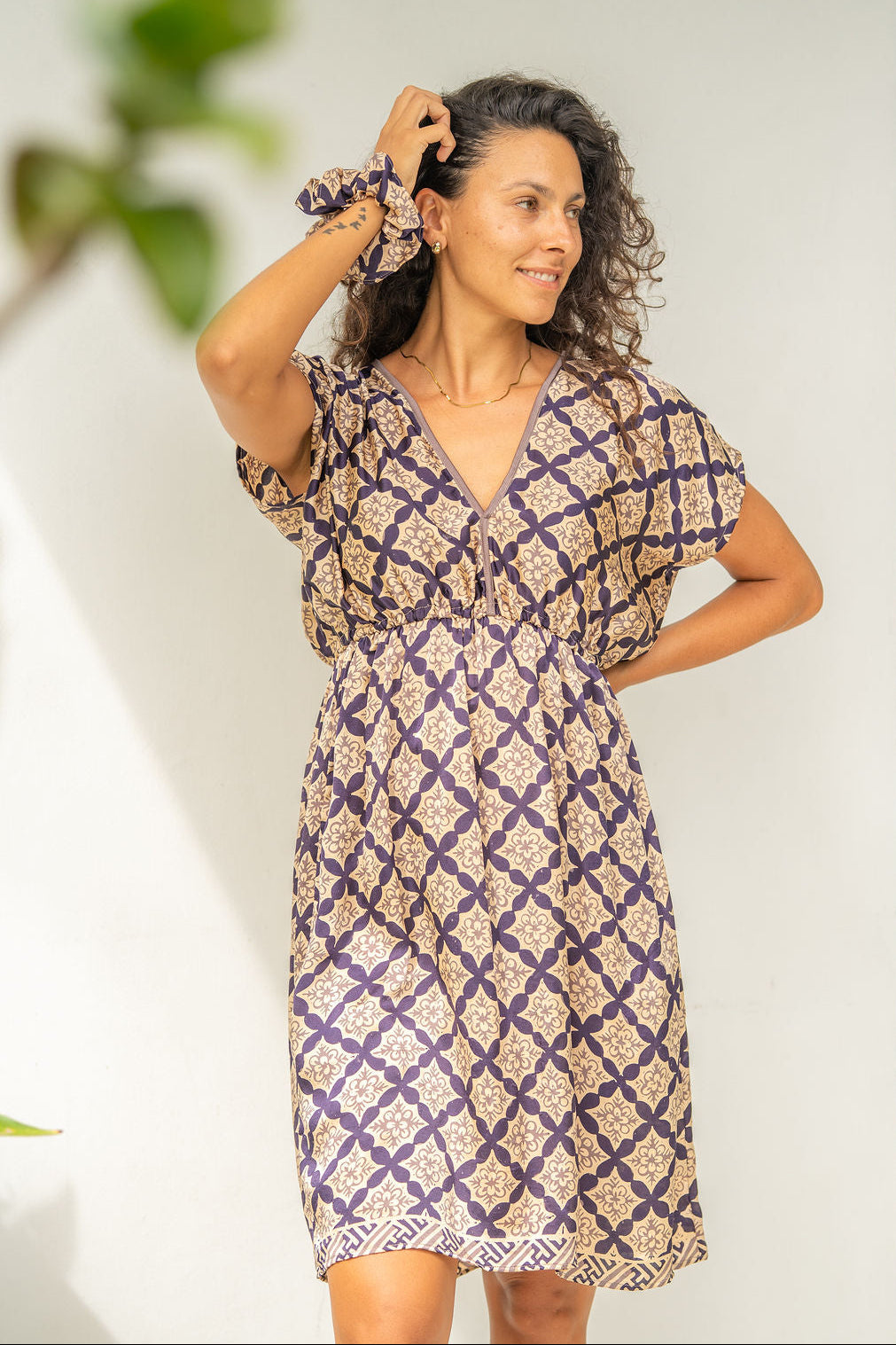 abito corto al ginocchio seta batik chic ideale cocktail festa laurea frontale