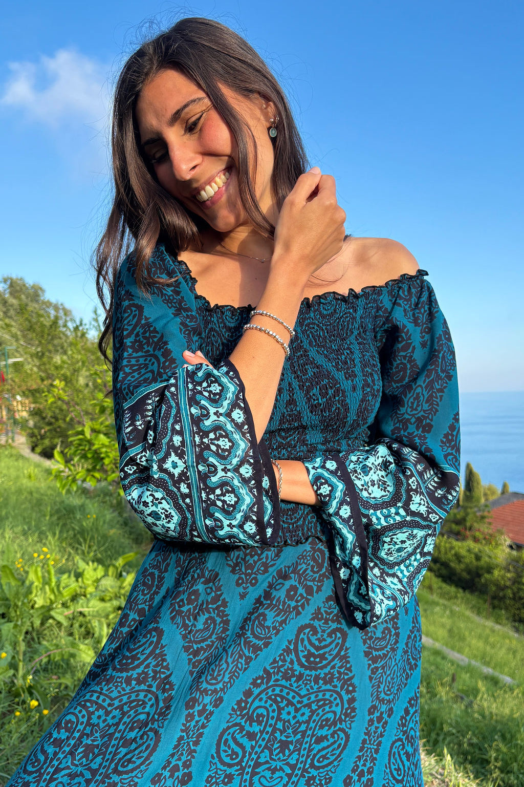 top estivo in viscosa a punto smock arricciato fru fru boho chic blu petrolio con bordo sulle maniche lunghe etnico lapeapois