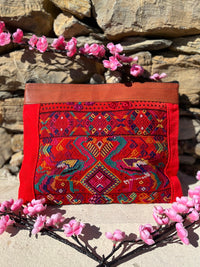 pochette grande viaggio huipil guatemala porta documenti etnica bohochic rosso lapeapois