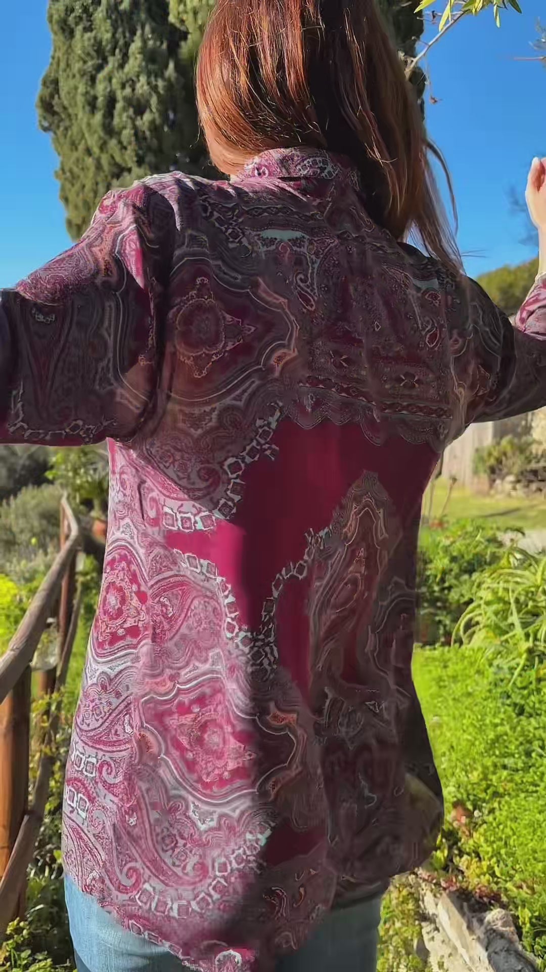 camicia leggera donna paisley bordeaux in viscosa fresca ideale per il caldo in viaggio, in vacanza e città video