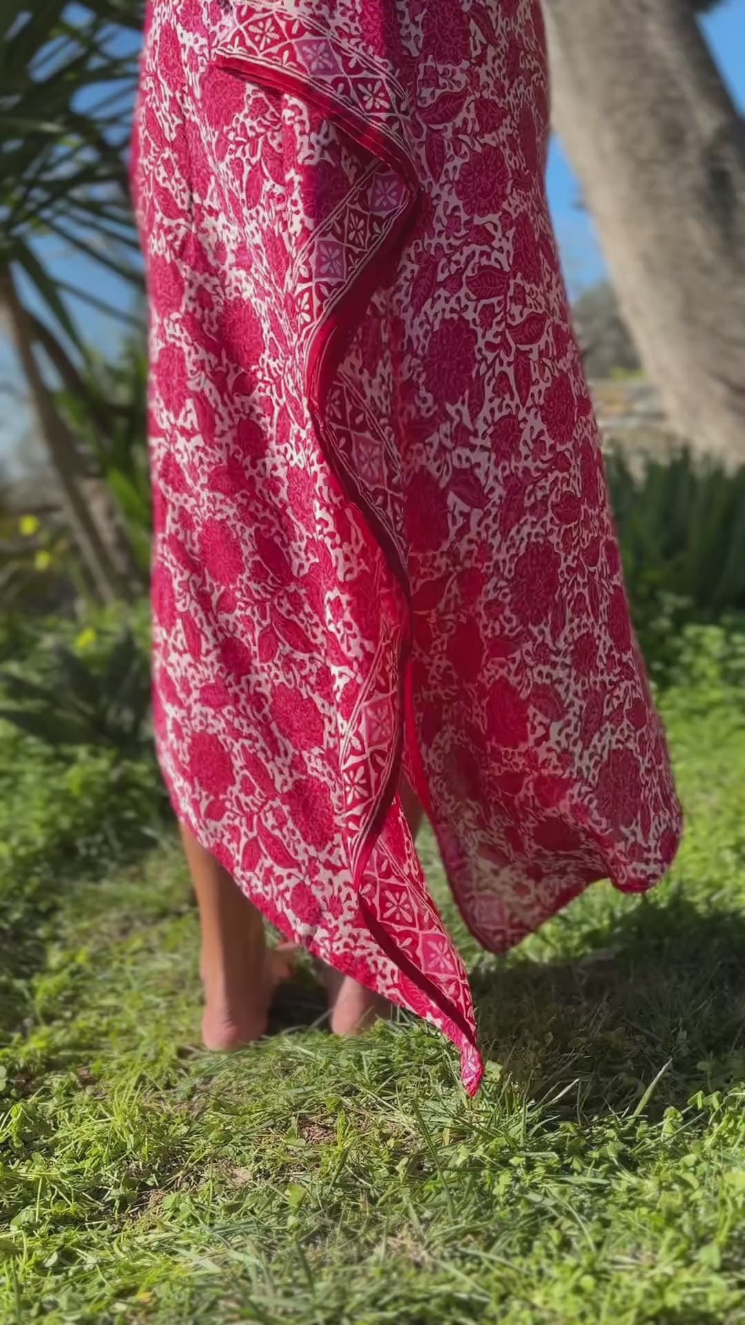 Abito lungo in Seta Batik dipinta a mano- stampa floreale - Rosa e Rosso