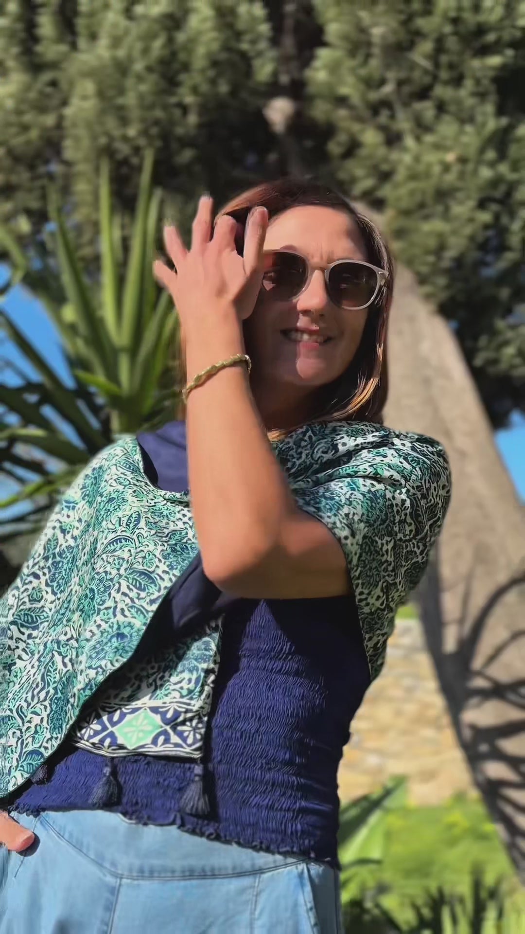 Scialle Coprispalle in seta Batik dipinta a mano - fiori - blu e turchese
