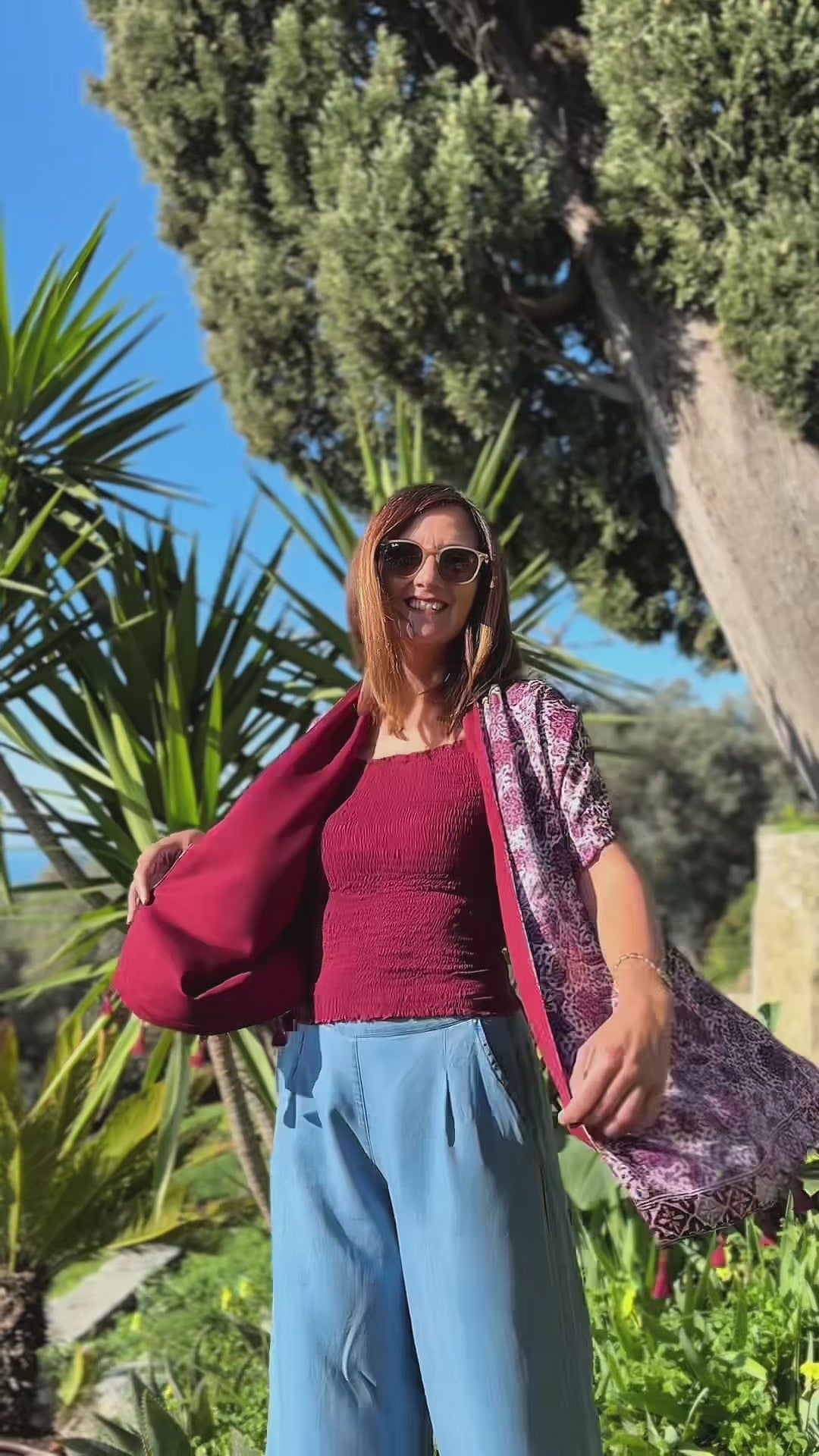 Scialle Coprispalle in seta Batik dipinta a mano - stampa floreale - glicine e bordeaux