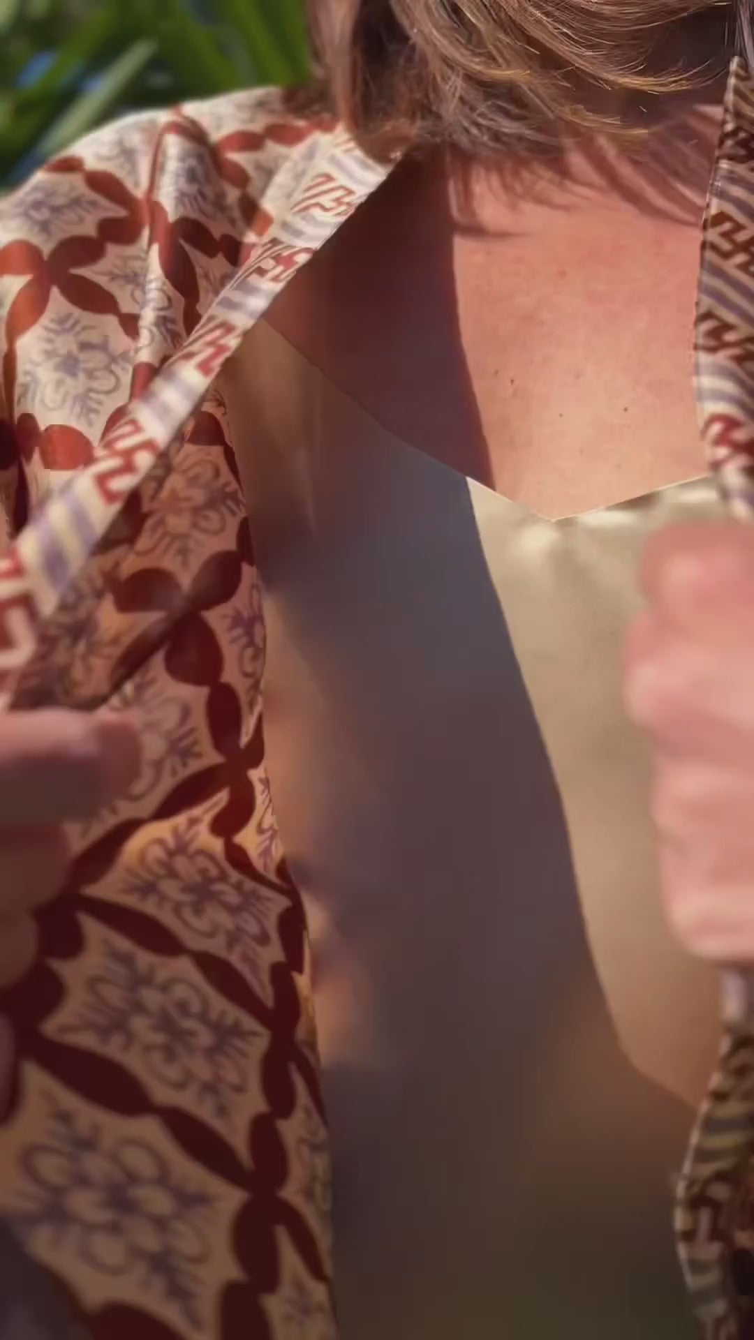 Coprispalle elegante in Seta Batik dipinta a mano - Stampa Chic - Tabacco